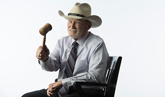 Judge Joe Spurlock II ’60 holding a gavel